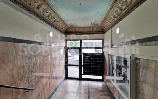 Apartamento T2 remodelado em Almada